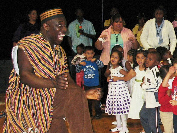Kwame Ansah-Brew performs for Head Start students as part of Anansegromma of Ghana (HCAC photo)