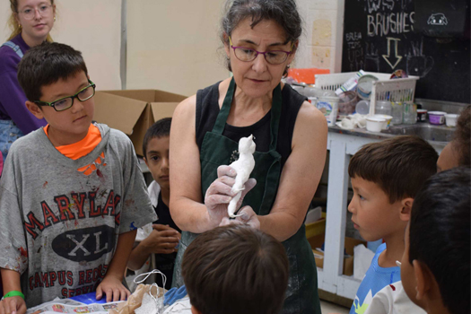 Artist Suzanne Herbert-Forton works with students during summer camp (HCAC photo)